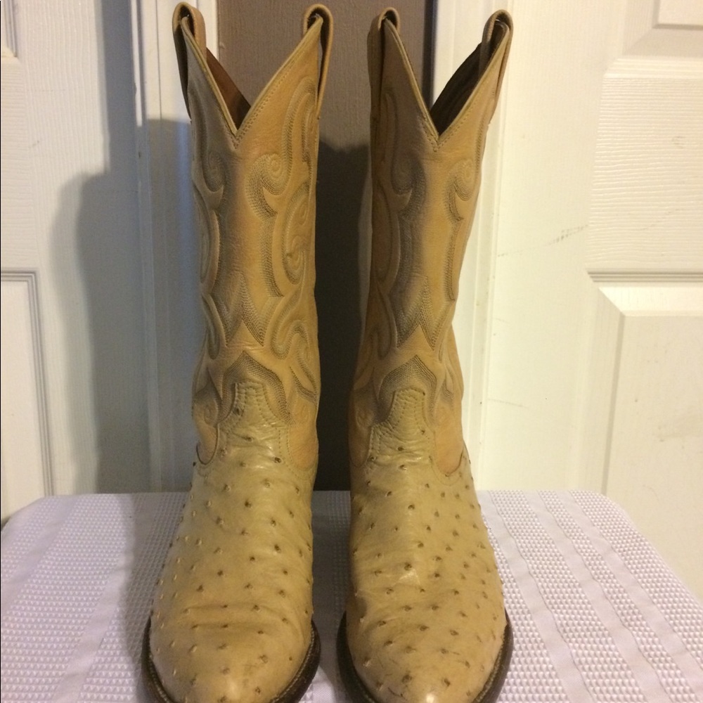 Additional photos of Tony Lama boots.
